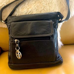 Leather cross body bag with 7 compartments inside and out to organize things